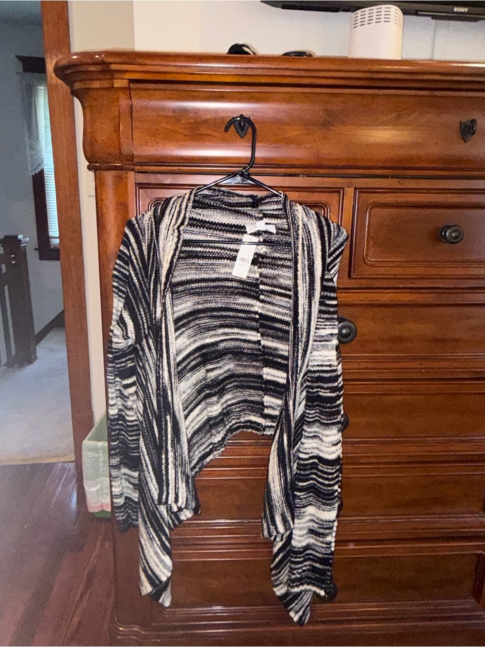 NY & C Black & White Open Front Waterfall Cardigan Sweater Size Medium NWT